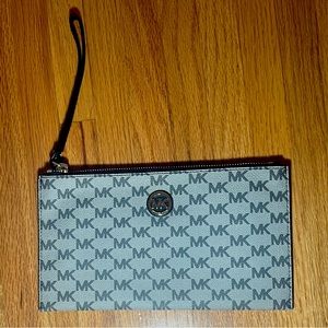 Michael Kors wristlet